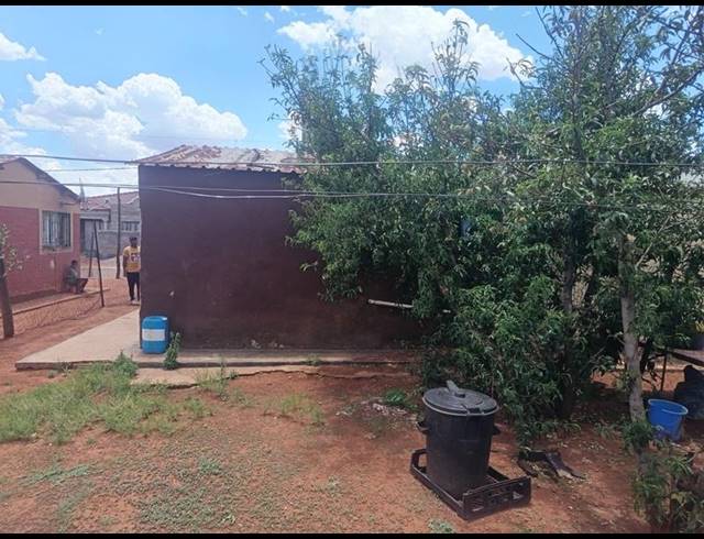 2 BEDROOM HOUSE FOR SALE IN SIMUNYE